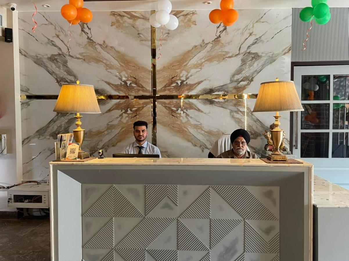 Green Hotel & Restaurant Патханкот Экстерьер фото