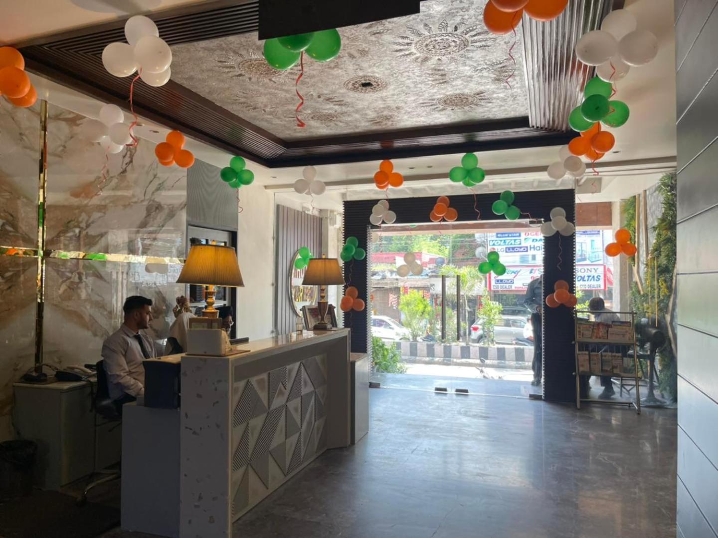 Green Hotel & Restaurant Патханкот Экстерьер фото