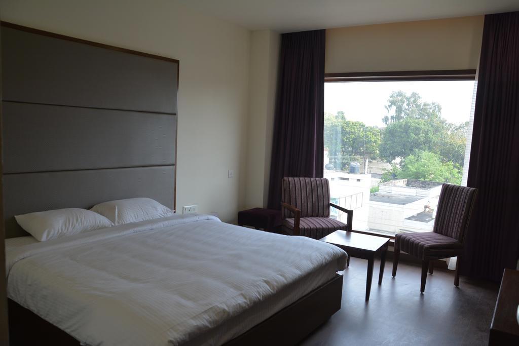Green Hotel & Restaurant Патханкот Номер фото